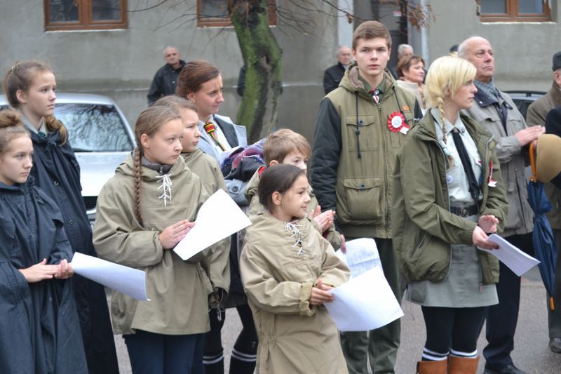 Deszcz przerwał kolneńskie uroczystości Narodowego Dnia Niepodległości. Zobacz  zdjęcia i video