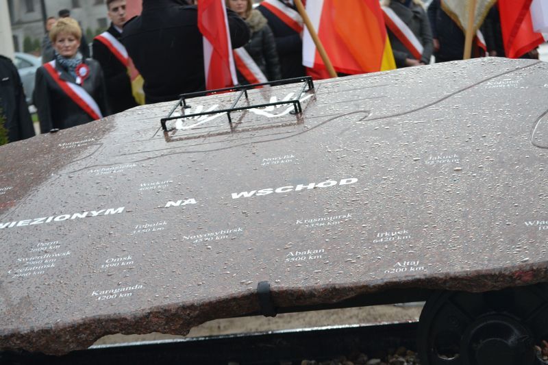 Deszcz przerwał kolneńskie uroczystości Narodowego Dnia Niepodległości. Zobacz  zdjęcia i video