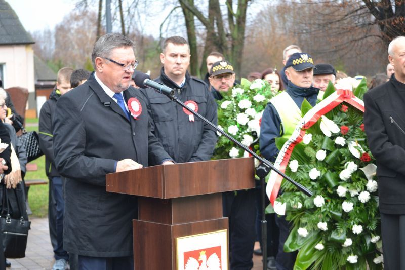 Deszcz przerwał kolneńskie uroczystości Narodowego Dnia Niepodległości. Zobacz  zdjęcia i video