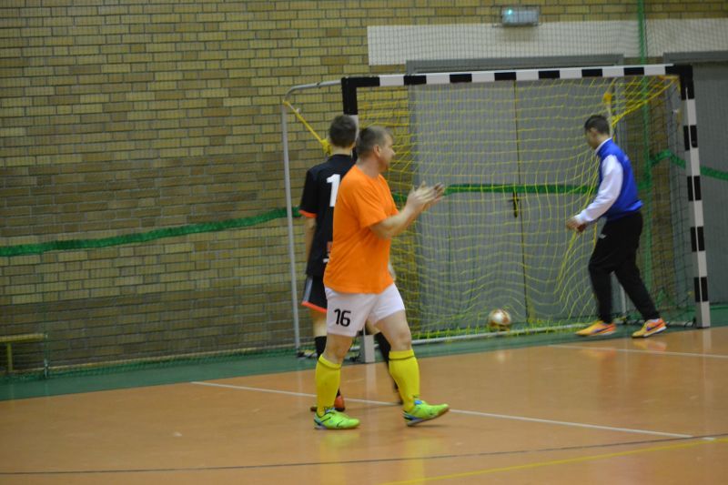 Mecz na szczycie w szóstej kolejce halówki. Nowym liderem zespół Drewniaków