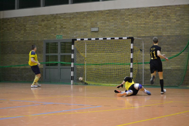 Mecz na szczycie w szóstej kolejce halówki. Nowym liderem zespół Drewniaków