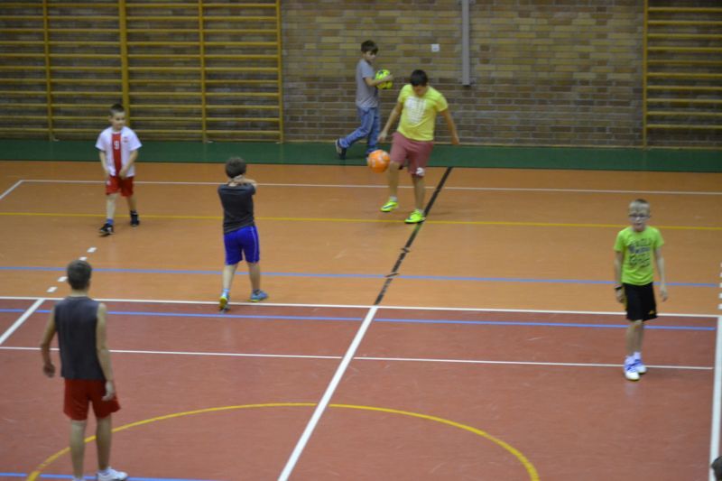 Mecz na szczycie w szóstej kolejce halówki. Nowym liderem zespół Drewniaków