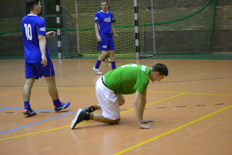 Mecz na szczycie w szóstej kolejce halówki. Nowym liderem zespół Drewniaków