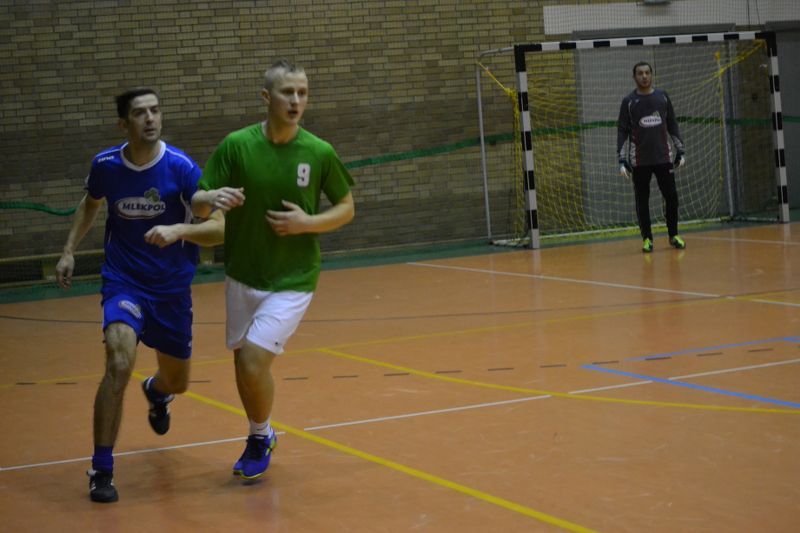 Mecz na szczycie w szóstej kolejce halówki. Nowym liderem zespół Drewniaków