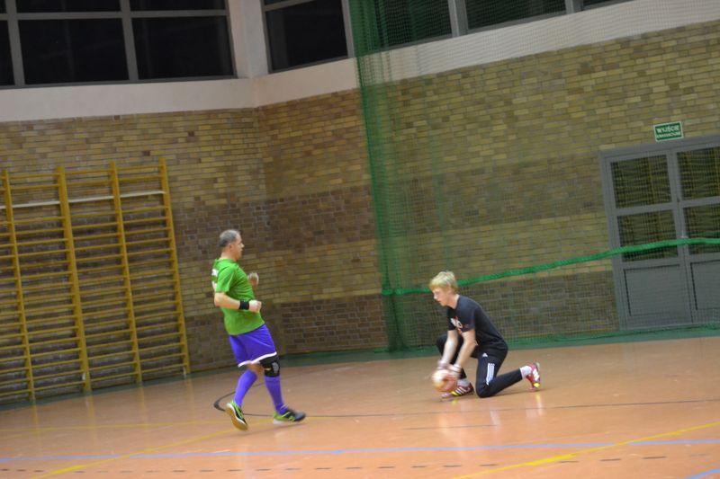 Mecz na szczycie w szóstej kolejce halówki. Nowym liderem zespół Drewniaków