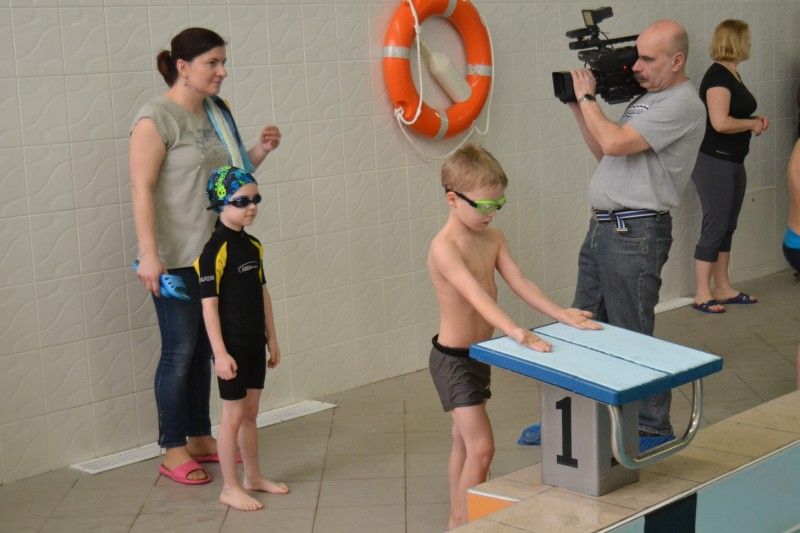 Zobacz relację fotograficzną z zawodów pływackich