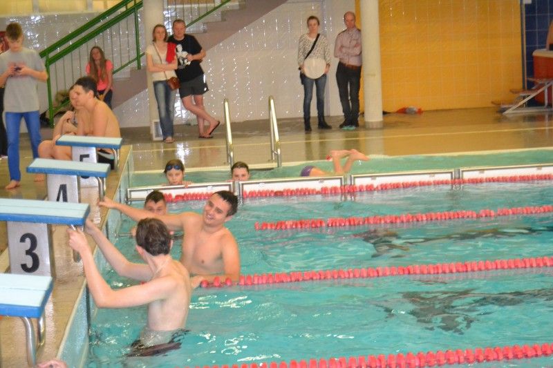 Zobacz relację fotograficzną z zawodów pływackich