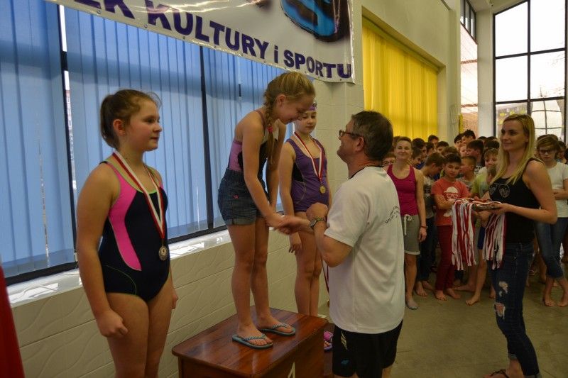 Zobacz relację fotograficzną z zawodów pływackich