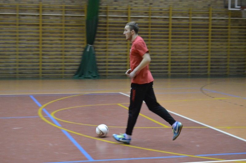 Czternasta kolejka halówki poprzestawiała nieco tabelę