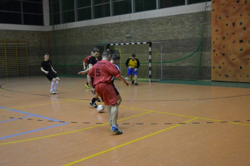 Czternasta kolejka halówki poprzestawiała nieco tabelę