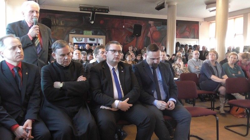 Anna Maria Anders w Kolnie. Bezpieczeństwo, infrastruktura drogowa i historia ? to priorytety kandydatki w wyborach do Senatu