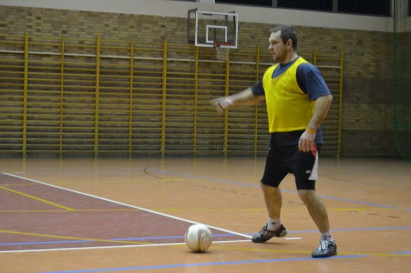 Dotkliwa porażka Mlekpolu z Drewniakami.  Co wiemy po piętnastej kolejce halówki?