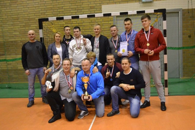 Zakończyły się rozgrywki ligi halowej w piłkę nożną. Mistrzem drużyna Drewniaków