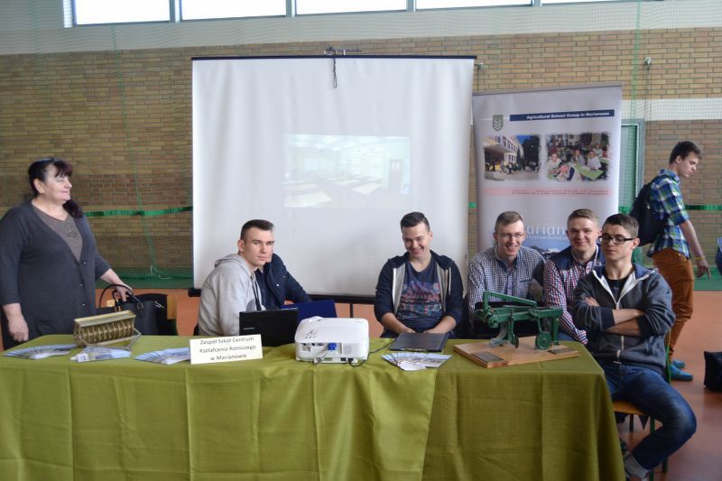 Edukacyjna  Giełda dla Gimnazjalistów w Kolnie. Mogli porównać oferty szkół (zobacz zdjęcia)