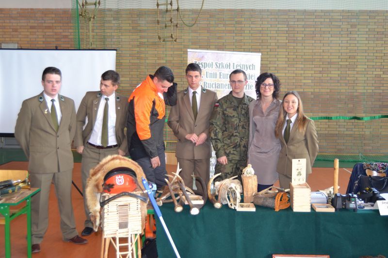 Edukacyjna  Giełda dla Gimnazjalistów w Kolnie. Mogli porównać oferty szkół (zobacz zdjęcia)