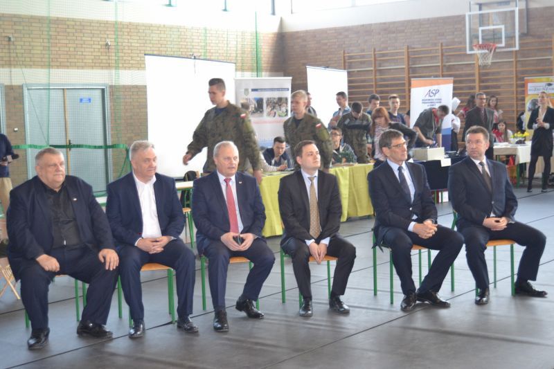 Edukacyjna  Giełda dla Gimnazjalistów w Kolnie. Mogli porównać oferty szkół (zobacz zdjęcia)