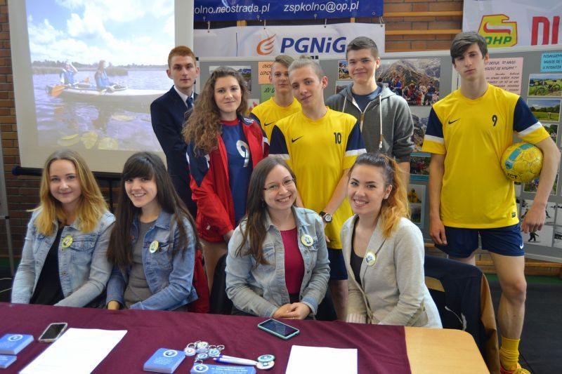 Edukacyjna  Giełda dla Gimnazjalistów w Kolnie. Mogli porównać oferty szkół (zobacz zdjęcia)