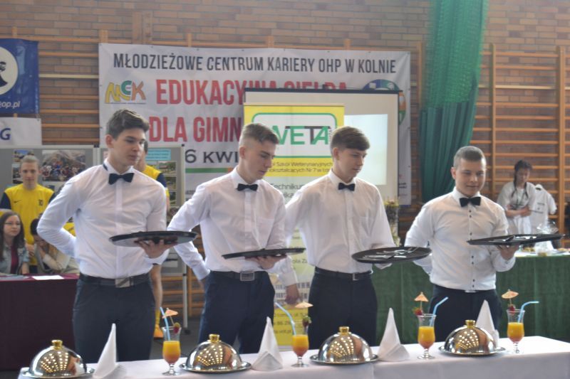Edukacyjna  Giełda dla Gimnazjalistów w Kolnie. Mogli porównać oferty szkół (zobacz zdjęcia)