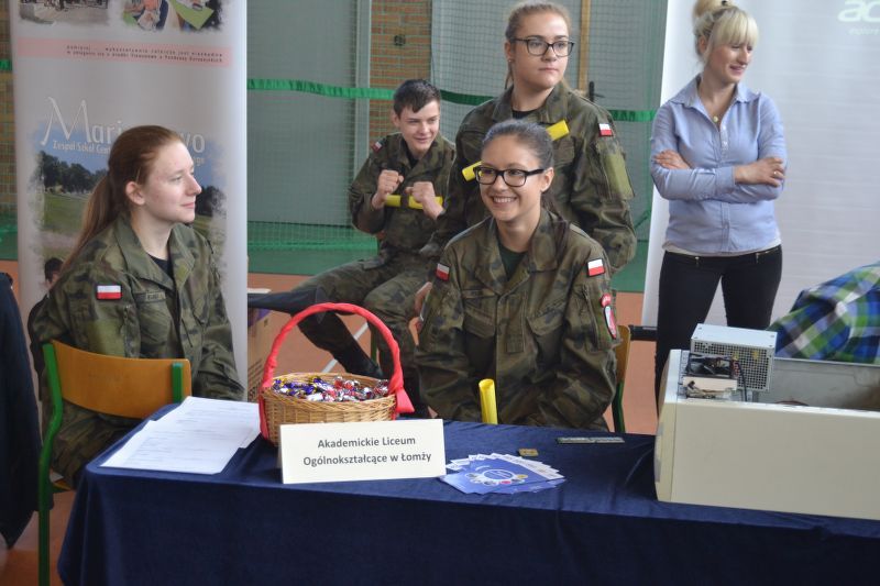 Edukacyjna  Giełda dla Gimnazjalistów w Kolnie. Mogli porównać oferty szkół (zobacz zdjęcia)