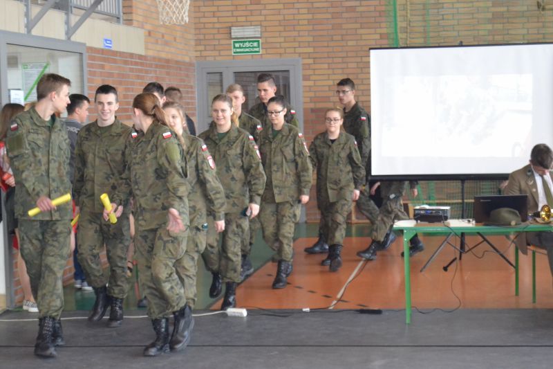 Edukacyjna  Giełda dla Gimnazjalistów w Kolnie. Mogli porównać oferty szkół (zobacz zdjęcia)