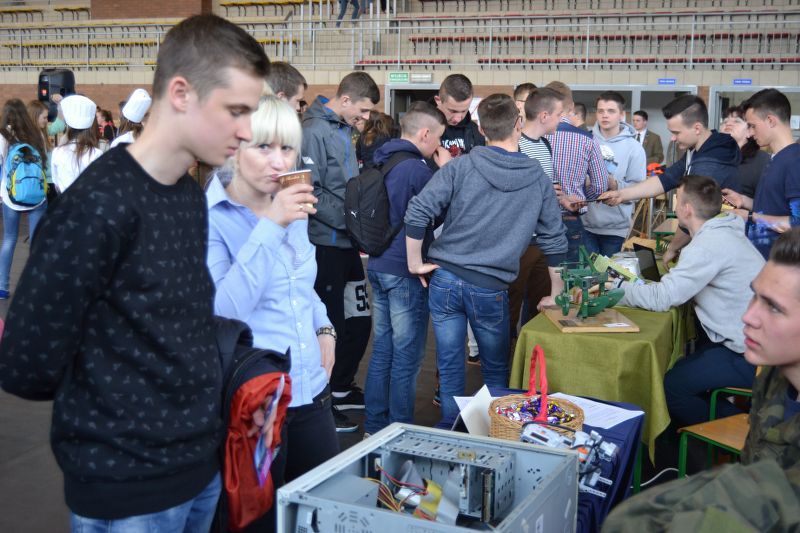 Edukacyjna  Giełda dla Gimnazjalistów w Kolnie. Mogli porównać oferty szkół (zobacz zdjęcia)