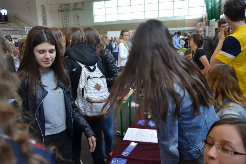 Edukacyjna  Giełda dla Gimnazjalistów w Kolnie. Mogli porównać oferty szkół (zobacz zdjęcia)