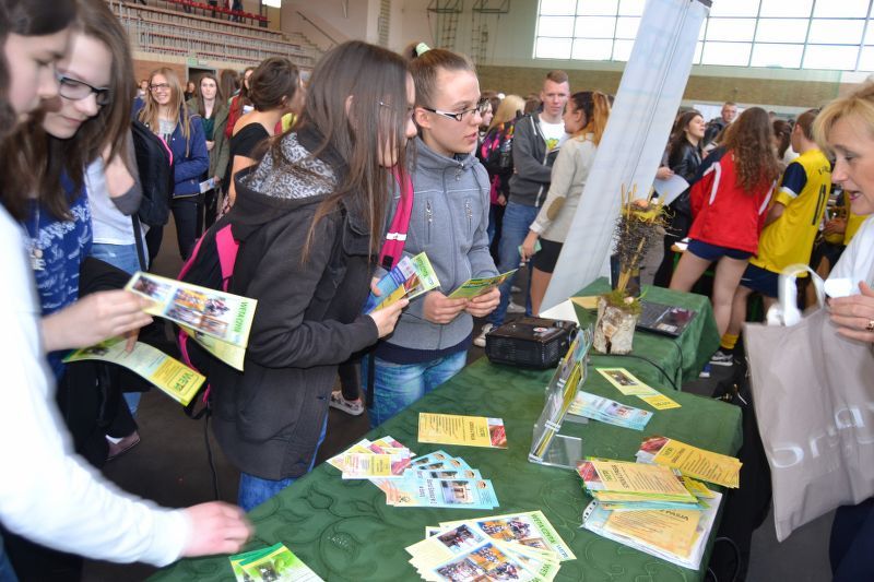 Edukacyjna  Giełda dla Gimnazjalistów w Kolnie. Mogli porównać oferty szkół (zobacz zdjęcia)