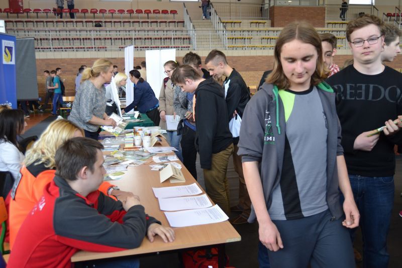 Edukacyjna  Giełda dla Gimnazjalistów w Kolnie. Mogli porównać oferty szkół (zobacz zdjęcia)