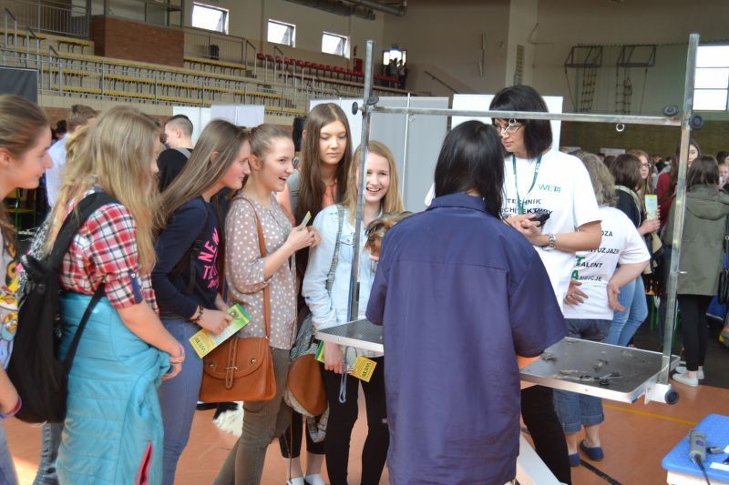 Edukacyjna  Giełda dla Gimnazjalistów w Kolnie. Mogli porównać oferty szkół (zobacz zdjęcia)