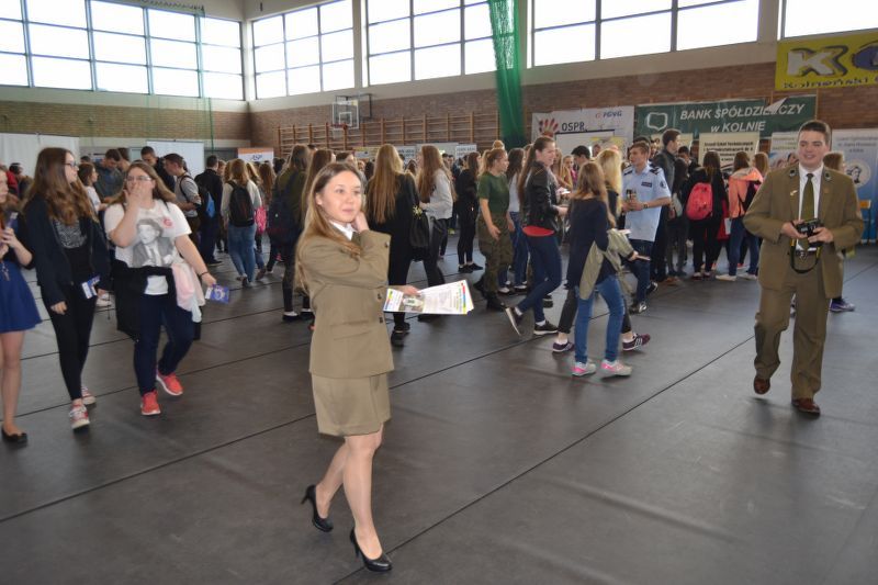 Edukacyjna  Giełda dla Gimnazjalistów w Kolnie. Mogli porównać oferty szkół (zobacz zdjęcia)