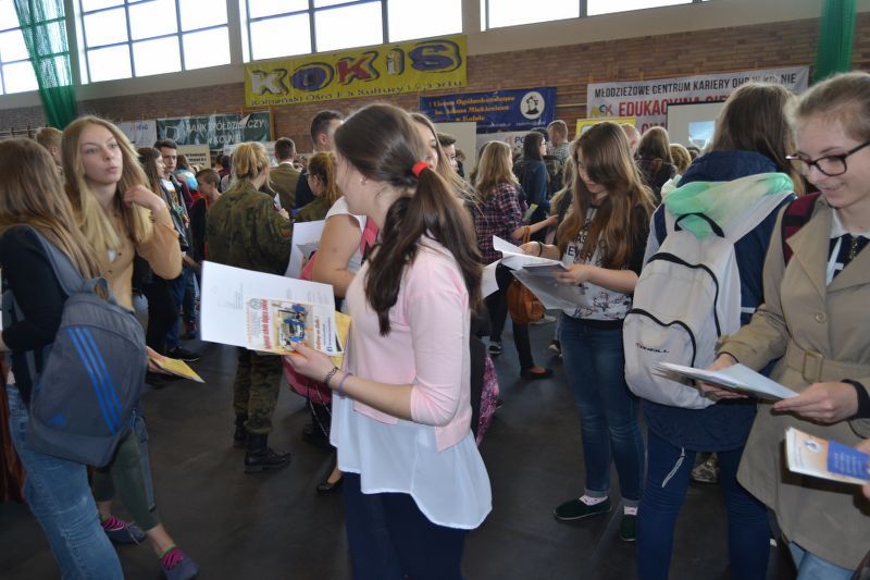 Edukacyjna  Giełda dla Gimnazjalistów w Kolnie. Mogli porównać oferty szkół (zobacz zdjęcia)