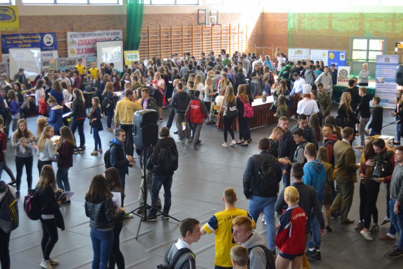 Edukacyjna  Giełda dla Gimnazjalistów w Kolnie. Mogli porównać oferty szkół (zobacz zdjęcia)