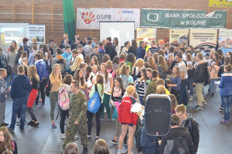 Edukacyjna  Giełda dla Gimnazjalistów w Kolnie. Mogli porównać oferty szkół (zobacz zdjęcia)