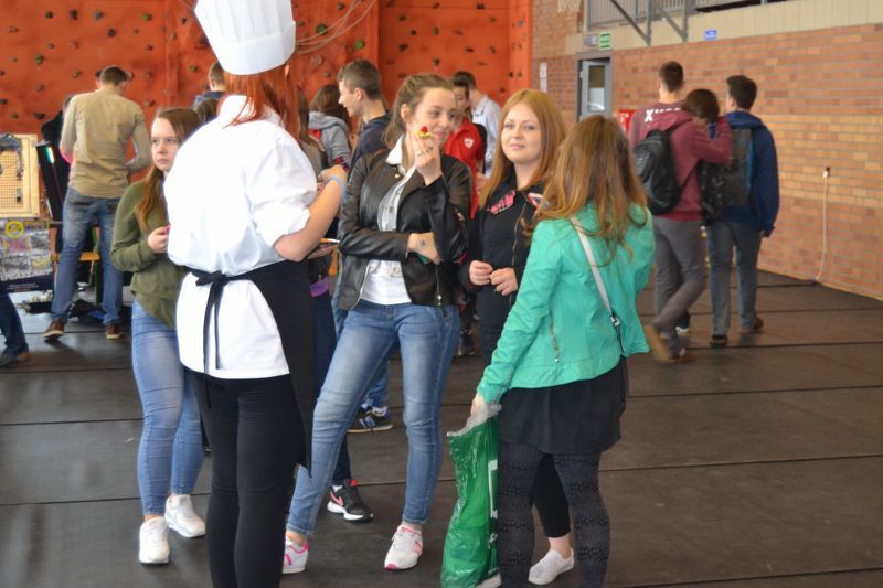 Edukacyjna  Giełda dla Gimnazjalistów w Kolnie. Mogli porównać oferty szkół (zobacz zdjęcia)