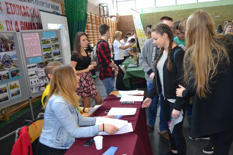 Edukacyjna  Giełda dla Gimnazjalistów w Kolnie. Mogli porównać oferty szkół (zobacz zdjęcia)