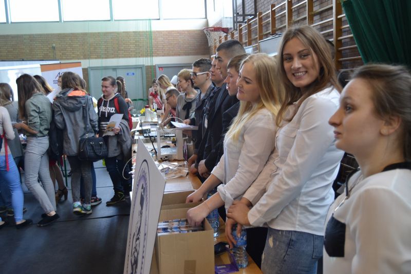 Edukacyjna  Giełda dla Gimnazjalistów w Kolnie. Mogli porównać oferty szkół (zobacz zdjęcia)