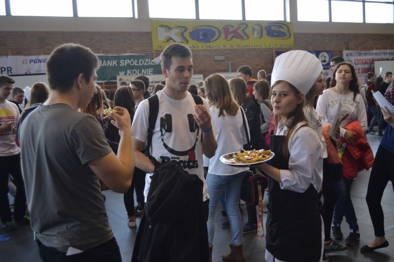 Edukacyjna  Giełda dla Gimnazjalistów w Kolnie. Mogli porównać oferty szkół (zobacz zdjęcia)