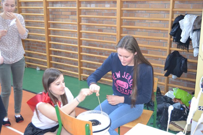 Edukacyjna  Giełda dla Gimnazjalistów w Kolnie. Mogli porównać oferty szkół (zobacz zdjęcia)