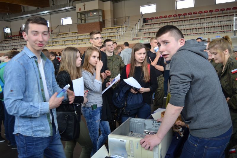 Edukacyjna  Giełda dla Gimnazjalistów w Kolnie. Mogli porównać oferty szkół (zobacz zdjęcia)