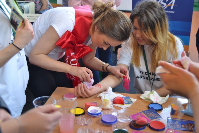 Edukacyjna  Giełda dla Gimnazjalistów w Kolnie. Mogli porównać oferty szkół (zobacz zdjęcia)