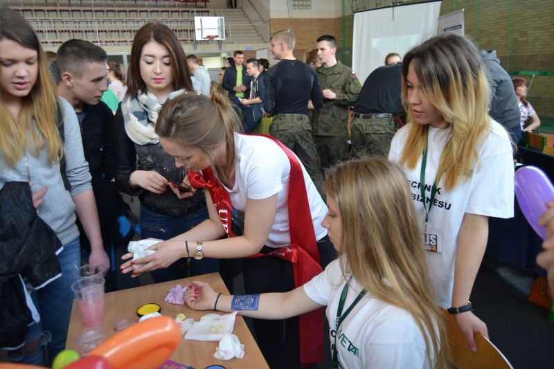 Edukacyjna  Giełda dla Gimnazjalistów w Kolnie. Mogli porównać oferty szkół (zobacz zdjęcia)