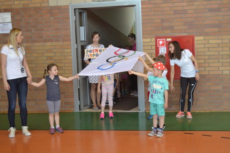 Znakomita impreza dla maluchów. Rozpoczęła  się jak prawdziwa olimpiada