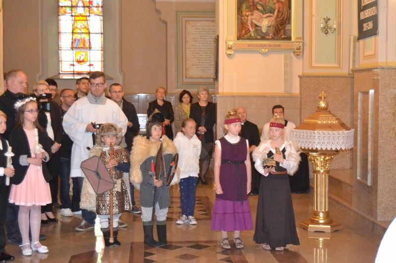 Chrzest Polski: Zobacz relację ze spektaklu w wykonaniu uczniów z Kolna