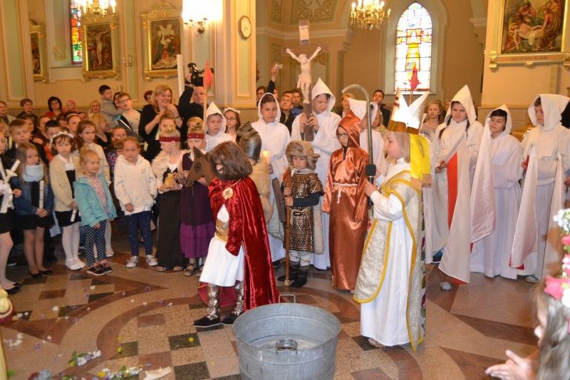 Chrzest Polski: Zobacz relację ze spektaklu w wykonaniu uczniów z Kolna