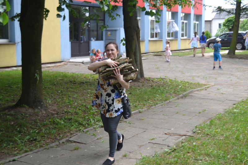 Piknik w Dwójce. Dzieci nie miały lekcji, tylko ognisko i grilla