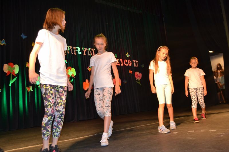 Znakomity spektakl na Dzień Mamy i Taty