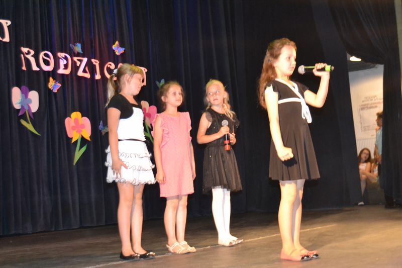 Znakomity spektakl na Dzień Mamy i Taty