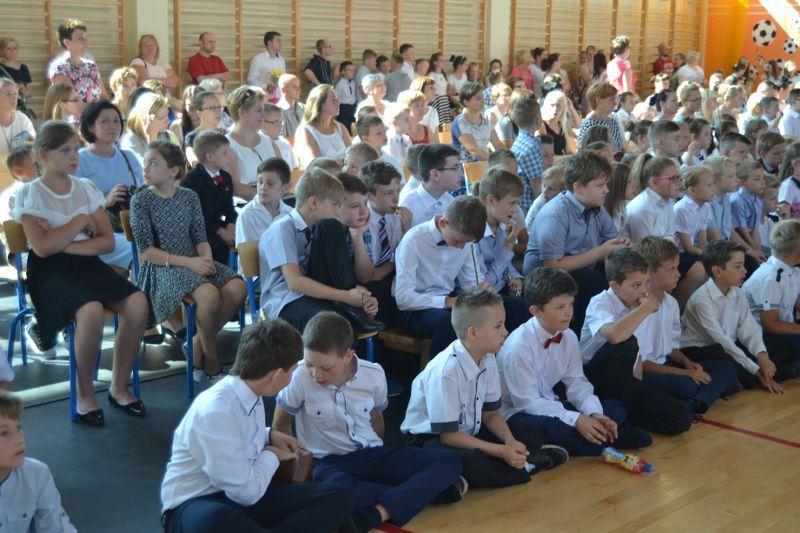 No i mamy wakacje. Zobacz zdjęcia z zakończenia roku szkolnego w kolneńskich szkołach