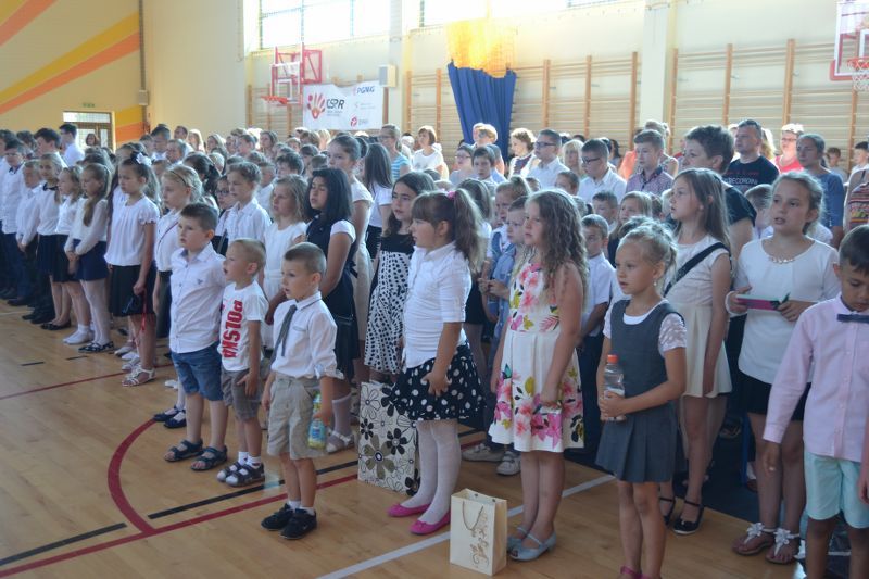 No i mamy wakacje. Zobacz zdjęcia z zakończenia roku szkolnego w kolneńskich szkołach
