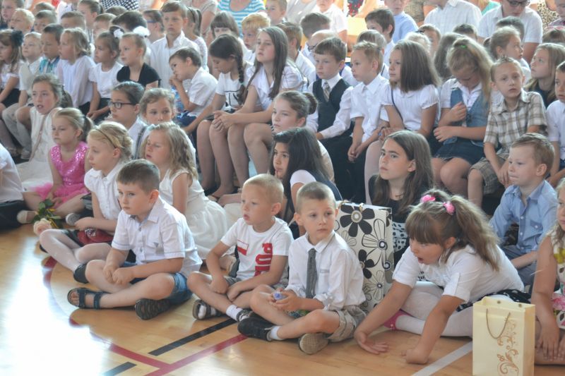 No i mamy wakacje. Zobacz zdjęcia z zakończenia roku szkolnego w kolneńskich szkołach